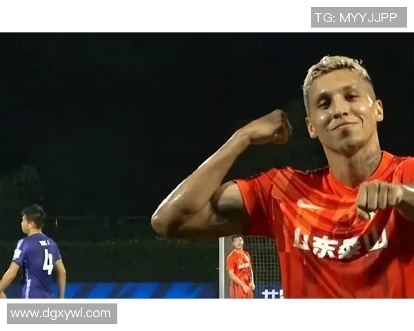 聚焦足球明星风采 展现球场英雄的辉煌瞬间与不凡足迹 聚焦足球明星风采 展现球场英雄的辉煌瞬间与不凡足迹