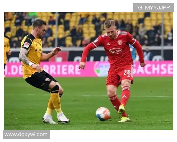 球星足球热身:提升竞技状态与团队默契的关键时刻 球星足球热身:提升竞技状态与团队默契的关键时刻