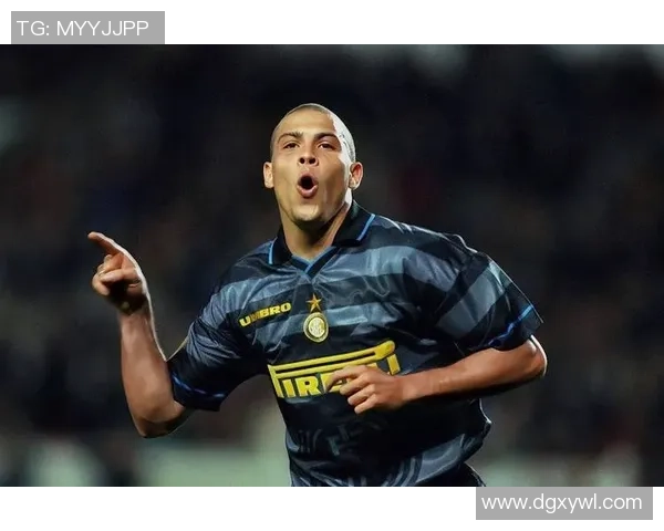 足球历史九大传奇球星盘点精彩瞬间回顾与成就解读